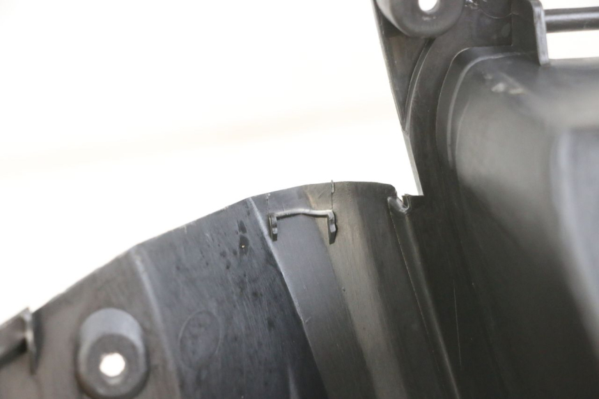 photo de TACHO VERKLEIDUNG SYM GTS EVO 125 (2009 - 2013) - Detailansicht des Bauteils