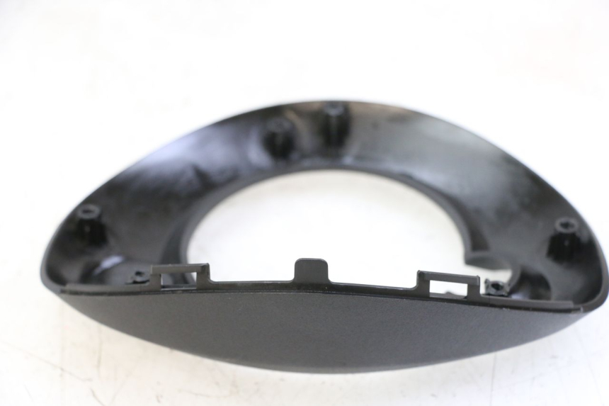 photo de TACHO VERKLEIDUNG MBK OVETTO ONE 2T 50 (2013 - 2017) - Detailansicht des Bauteils