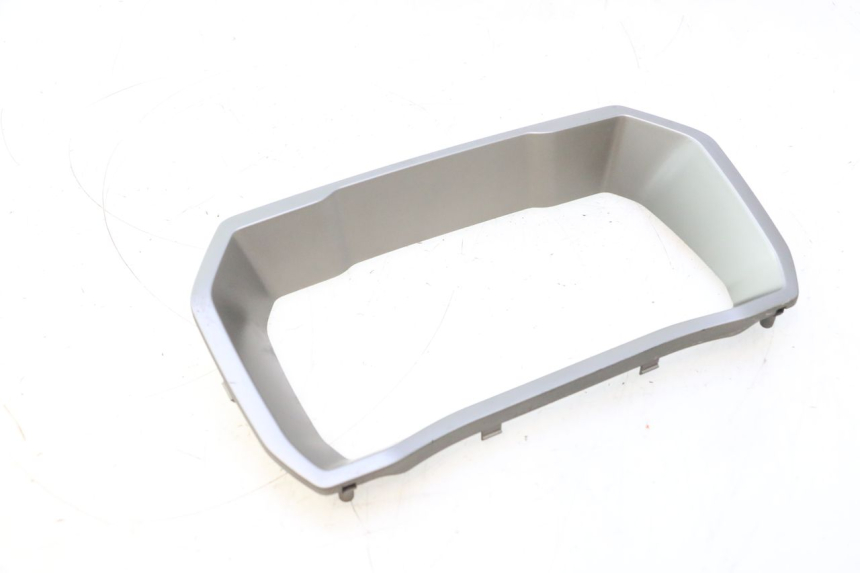 photo de TACHO VERKLEIDUNG PIAGGIO MP3 HPE 530 (2022 - 2026) - Details der Befestigungspunkte