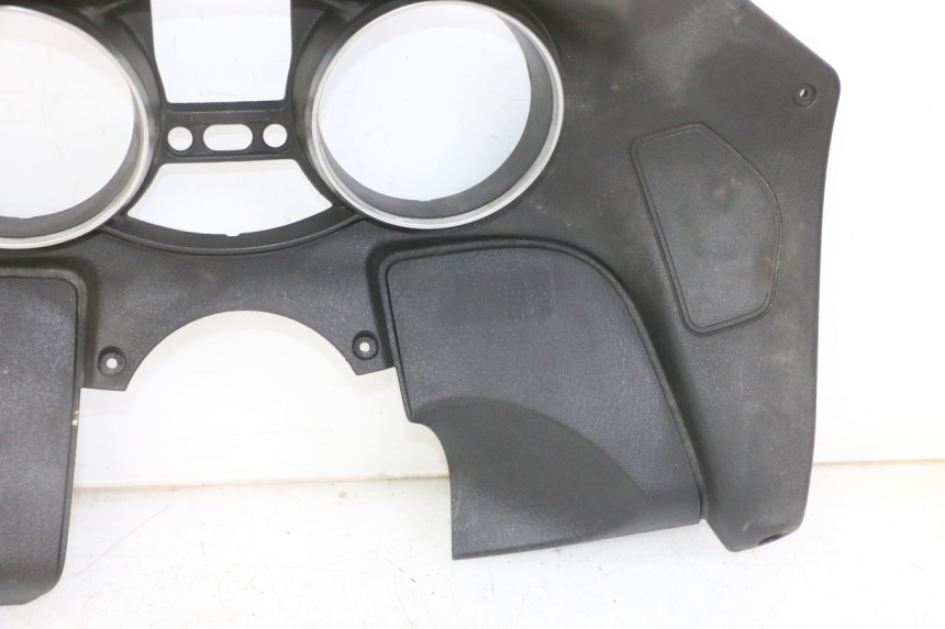 photo de TACHO VERKLEIDUNG PIAGGIO MP3 LT 300 (2010 - 2016) - Details der Befestigungspunkte