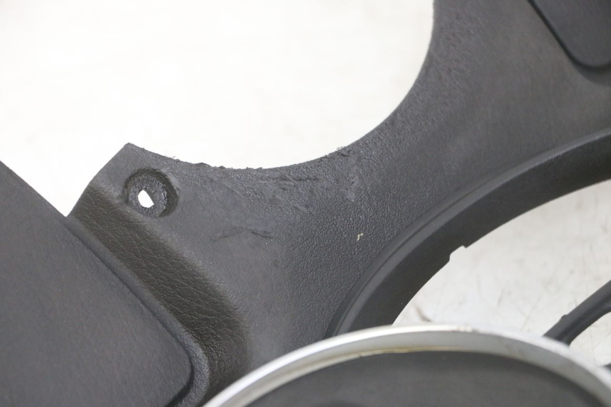 photo de TACHOMETERBLENDE PIAGGIO MP3 LT 400 (2007 - 2012) - Technische Nahaufnahme