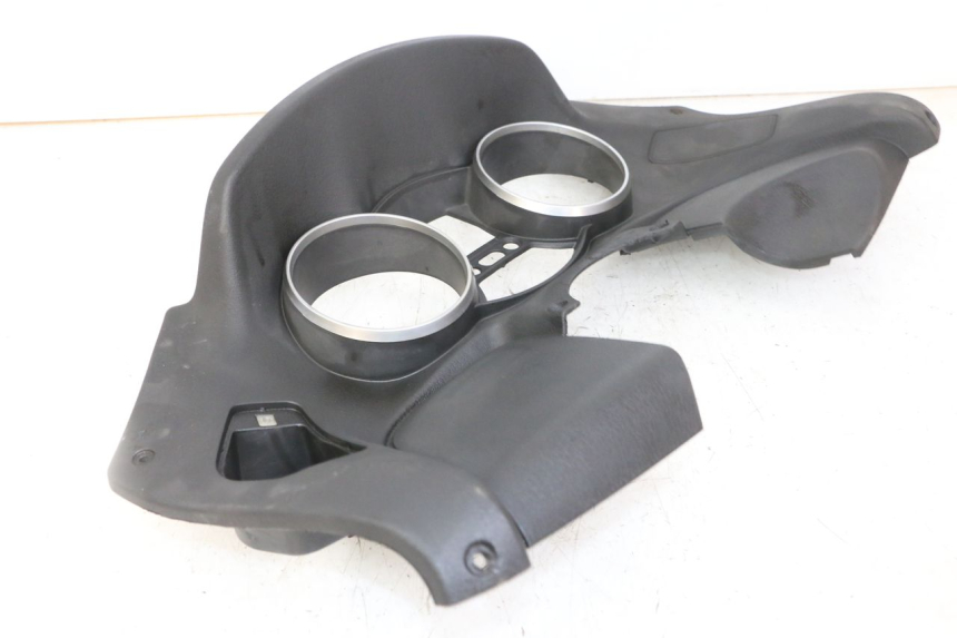 photo de TACHOMETERBLENDE PIAGGIO MP3 LT 400 (2007 - 2012) - Details der Befestigungspunkte