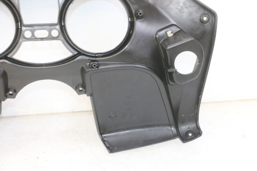 photo de TACHO VERKLEIDUNG PIAGGIO MP3 LT 300 (2010 - 2016) - Charakteristische Merkmale