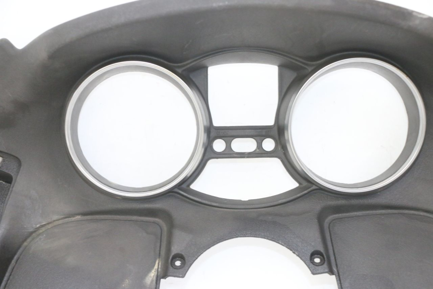 photo de TACHO VERKLEIDUNG PIAGGIO MP3 LT 300 (2010 - 2016) - Details der Befestigungspunkte