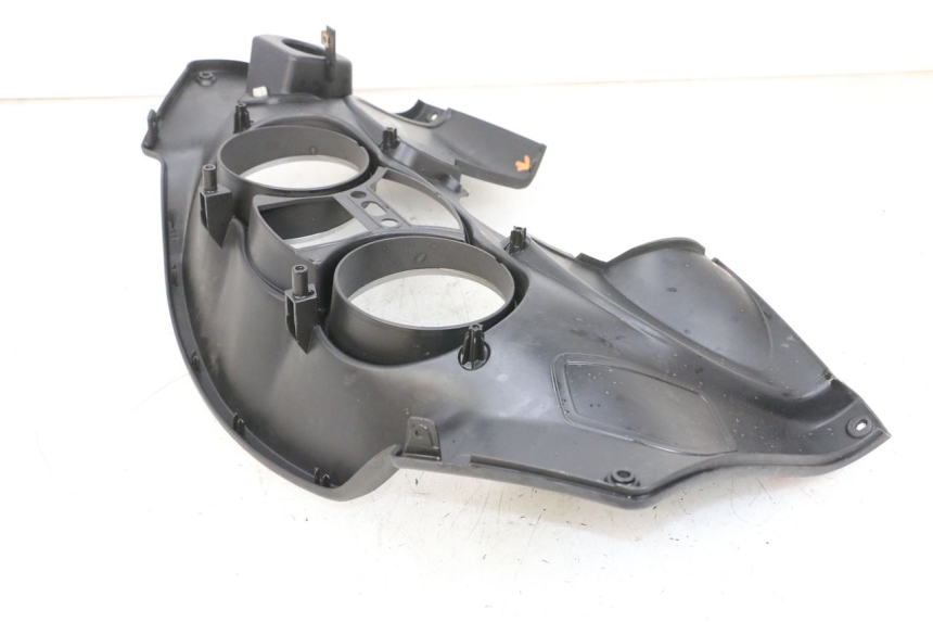 photo de TACHOMETERBLENDE PIAGGIO MP3 125 (2006 - 2014) - Details der Befestigungspunkte