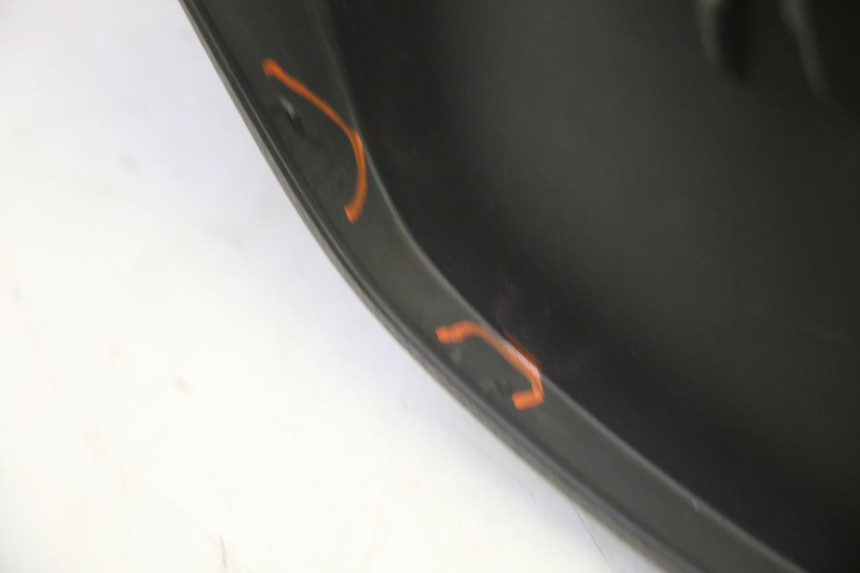 photo de TACHO VERKLEIDUNG PIAGGIO MP3 RL 250 (2006 - 2010) - Details der Befestigungspunkte