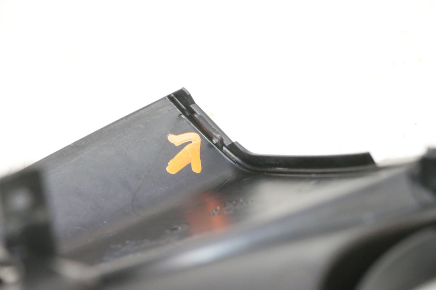 photo de TACHO VERKLEIDUNG PIAGGIO MP3 RL 250 (2006 - 2010) - Detailansicht des Bauteils