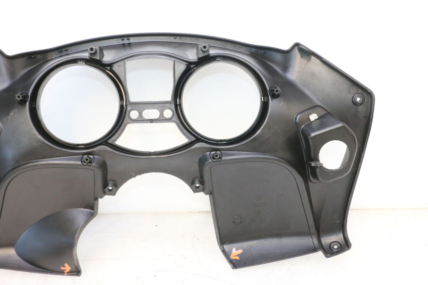 photo de TACHO VERKLEIDUNG PIAGGIO MP3 RL 250 (2006 - 2010) - Details der Befestigungspunkte