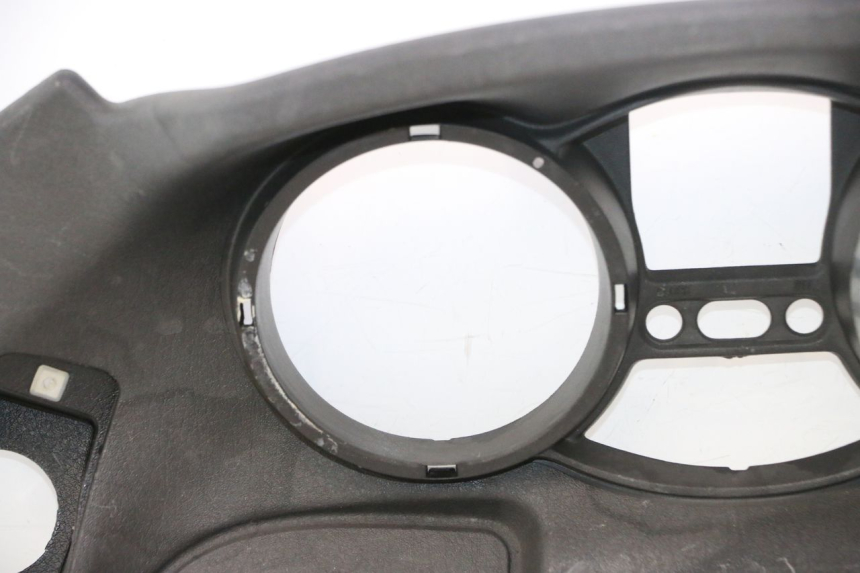 photo de TACHOMETERBLENDE PIAGGIO MP3 500 (2011 - 2015) - Hochauflösende Nahaufnahme