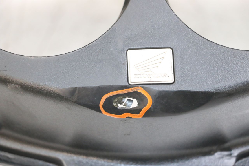 photo de TACHOMETERBLENDE HONDA NTV DEAUVILLE 650 (1998 - 2001) - Details der Befestigungspunkte