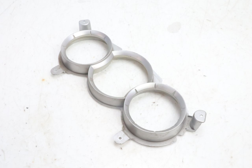 photo de TACHO VERKLEIDUNG PEUGEOT SATELIS 125 (2013 - 2018) - Details der Befestigungspunkte
