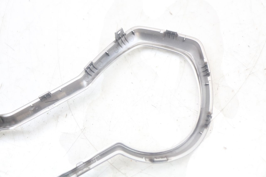 photo de TACHOMETERBLENDE YAMAHA XMAX X-MAX ABS 125 (2017 - 2020) - Details der Befestigungspunkte