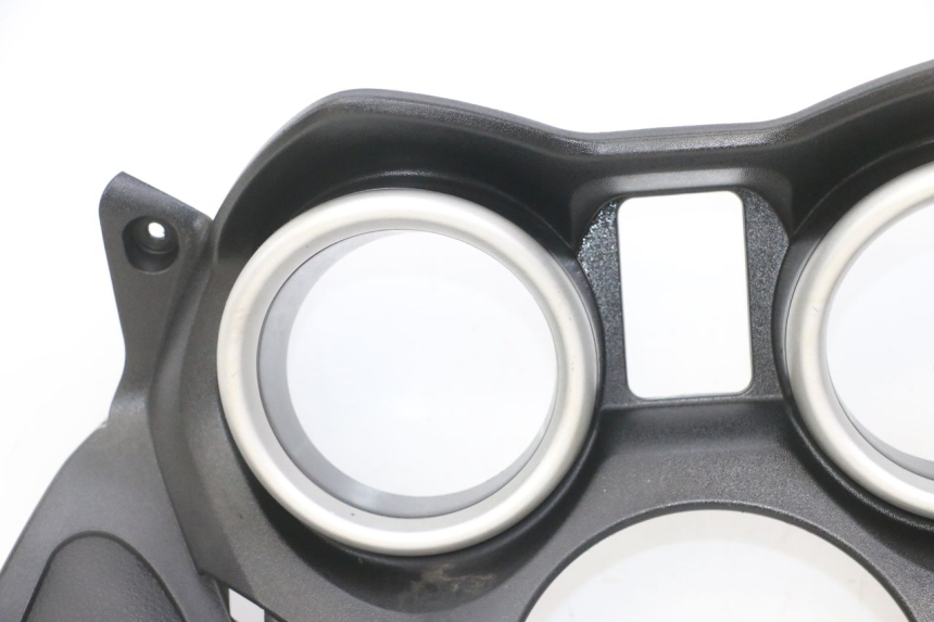 photo de TACHOMETERBLENDE YAMAHA X-MAX XMAX 125 (2010 - 2013) - Oberflächenzustand und Material