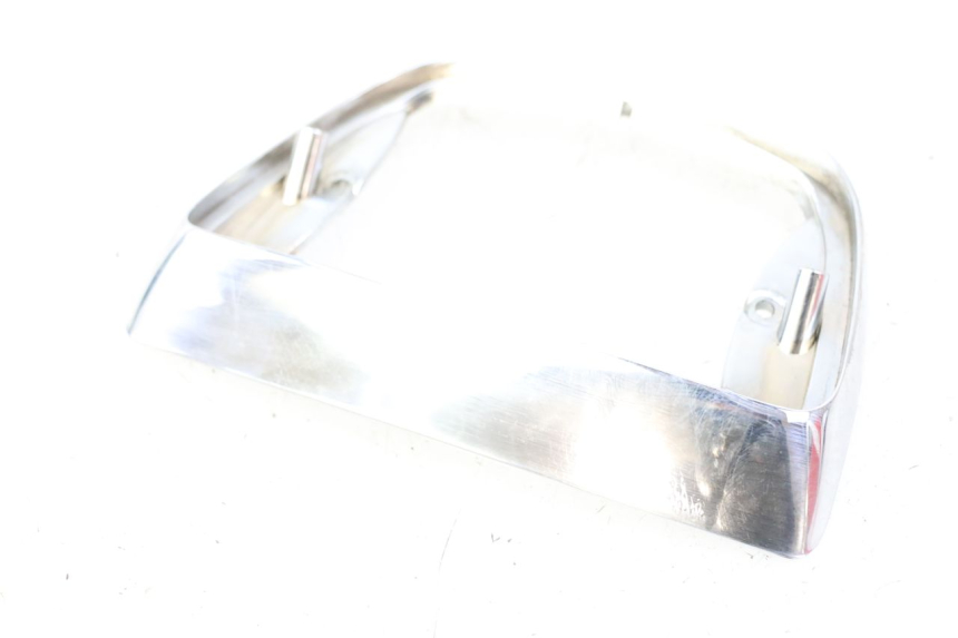 photo de HECKLEUCHTENRAHMEN PIAGGIO VESPA LX 2T 50 (2005 - 2013) - Details der Befestigungspunkte