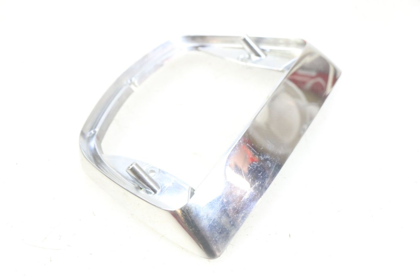 photo de HECKLEUCHTENRAHMEN PIAGGIO VESPA LX 2T 50 (2005 - 2013) - Detailansicht des Bauteils