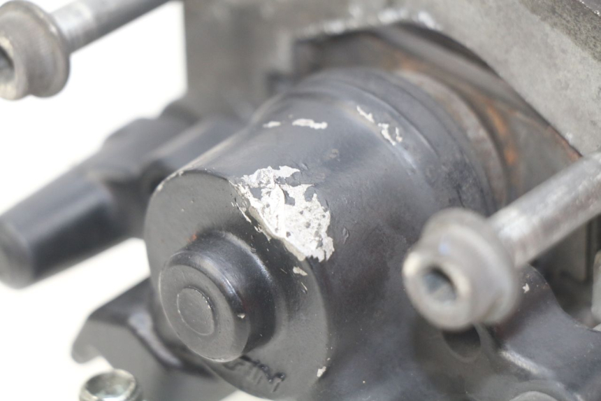 photo de HINTEN BREMSSATTEL SUZUKI BURGMAN 125 (2007 - 2014) - Zoom auf Gebrauchszustand