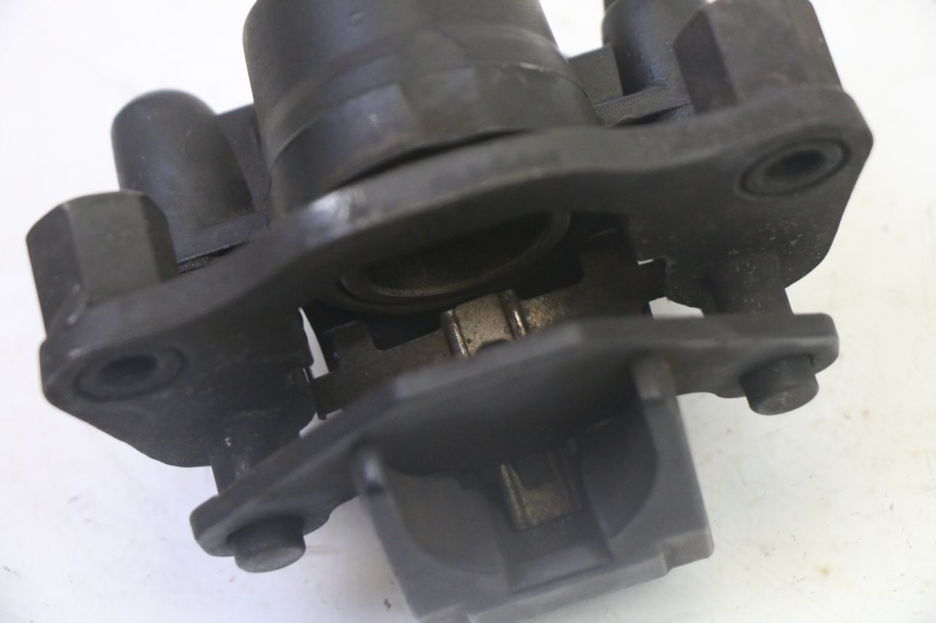 photo de HINTEN BREMSSATTEL PEUGEOT CITYSTAR 50 (2013 - 2017) - Details der Befestigungspunkte