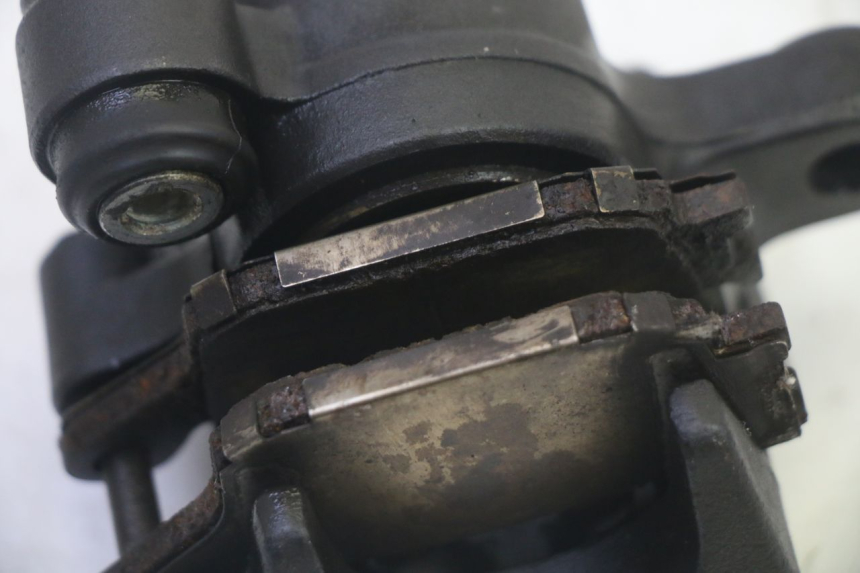 photo de BREMSZANGE HINTEN YAMAHA FZ6 N FAZER 600 (2004 - 2006) - Details der Befestigungspunkte