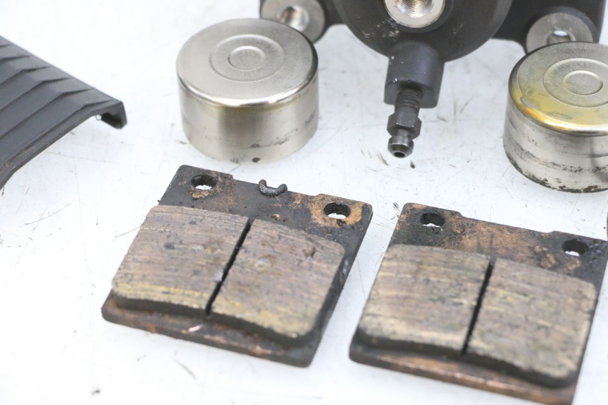 photo de BREMSZANGE HINTEN SUZUKI GSF N BANDIT 600 (1996 - 1999) - Details der Befestigungspunkte