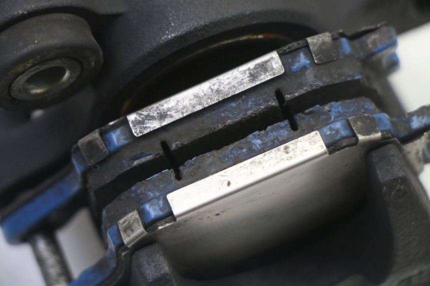 photo de BREMSZANGE HINTEN SUZUKI GSR 750 (2011 - 2017) - Oberflächenzustand und Material