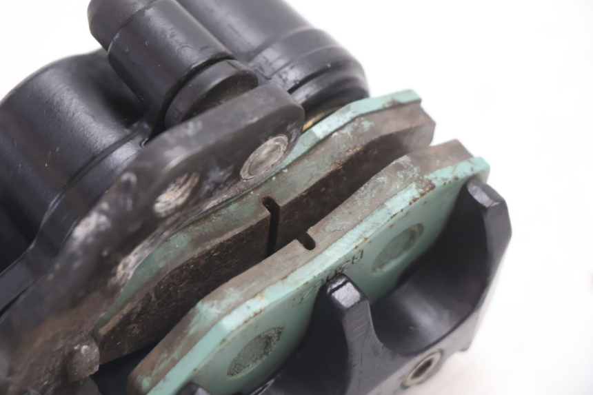 photo de HINTEN BREMSSATTEL PIAGGIO MP3 LT 400 (2007 - 2012) - Details der Befestigungspunkte