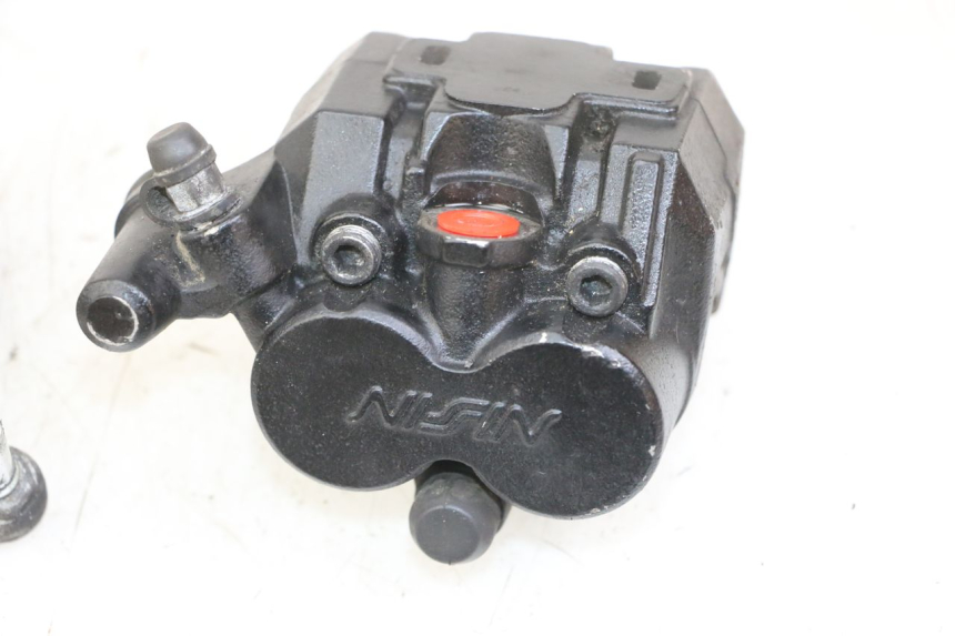 photo de BREMSZANGE HINTEN PEUGEOT SATELIS 125 (2013 - 2018) - Details der Befestigungspunkte