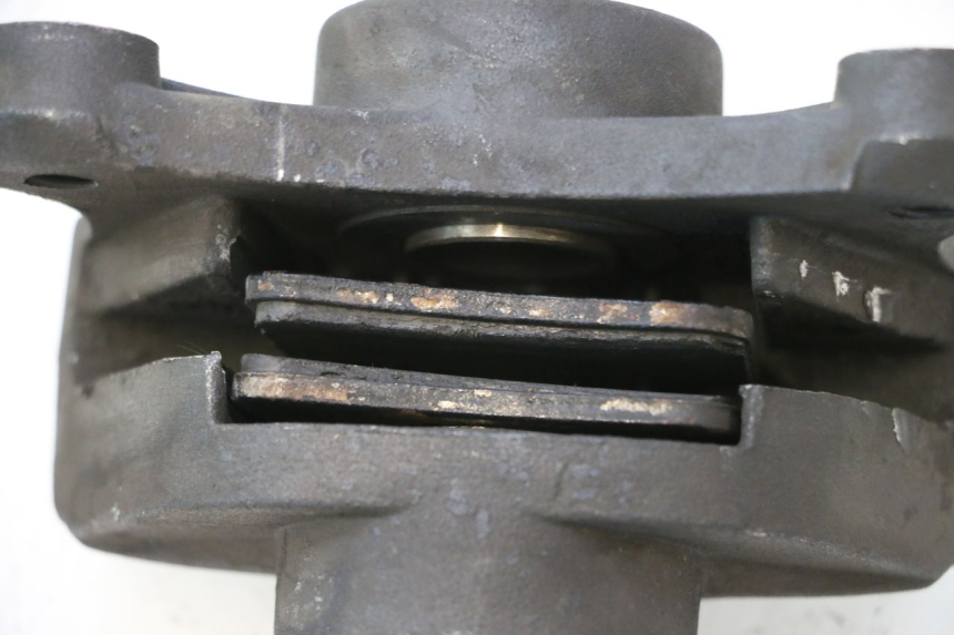 photo de HINTEN BREMSSATTEL PEUGEOT SATELIS 125 (2006 - 2009) - Zoom auf Gebrauchszustand