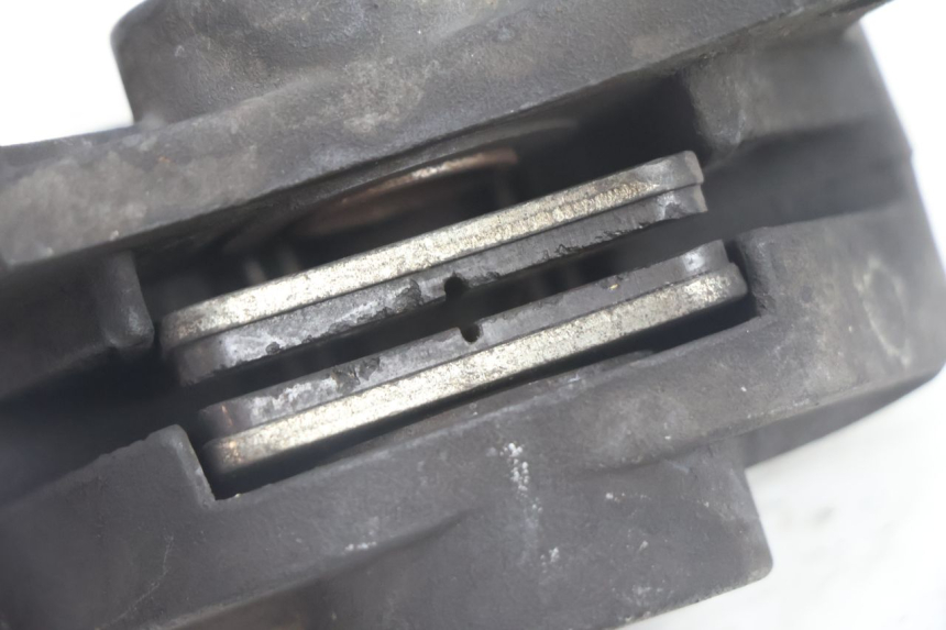 photo de HINTEN BREMSSATTEL PEUGEOT SATELIS 125 (2006 - 2009) - Details der Befestigungspunkte