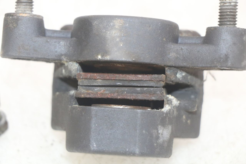 photo de HINTEN BREMSSATTEL PEUGEOT SPEEDFIGHT LC 50 (1996 - 2002) - Zoom auf Gebrauchszustand