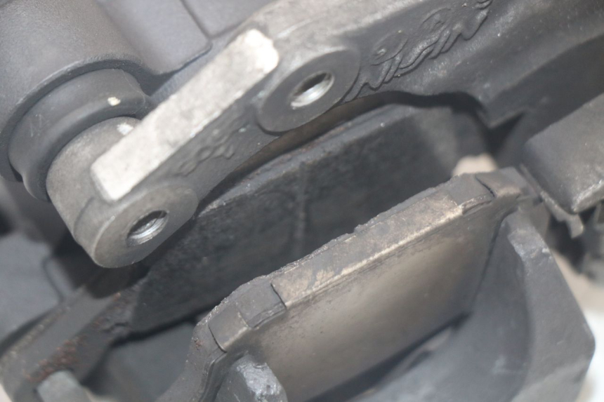 photo de HINTEN BREMSSATTEL KAWASAKI VERSYS ABS 650 (2015 - 2018) - Details der Befestigungspunkte