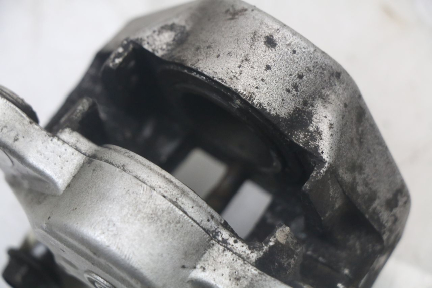 photo de HINTEN BREMSSATTEL YAMAHA XMAX X-MAX 125 (2006 - 2009) - Details der Befestigungspunkte