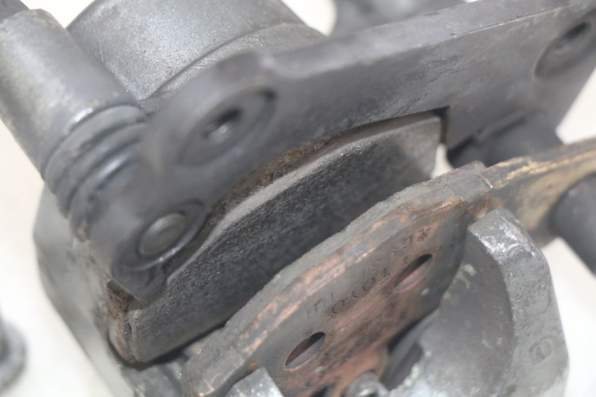 photo de HINTEN BREMSSATTEL KAWASAKI ZX-6R ZX6R 600 (1995 - 1997) - Zoom auf Gebrauchszustand