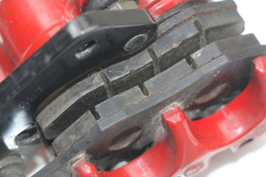 photo de BREMSZANGE VORNE DAELIM A-FOUR 2T 50 (2005 - 2012) - Details der Befestigungspunkte