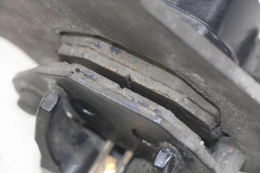 photo de VORDERER BREMSSATTEL KYMCO AGILITY 16+ 4T 50 (2018 - 2023) - Zoom auf Gebrauchszustand