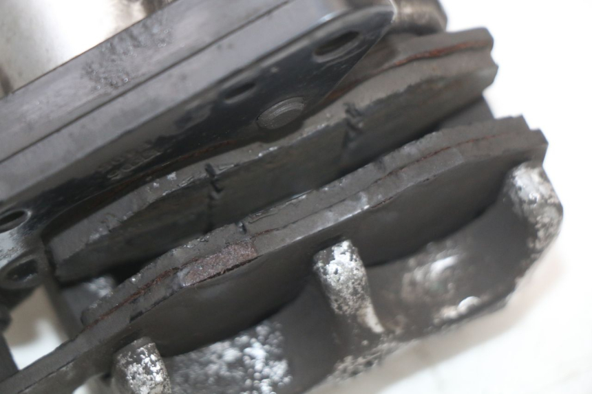 photo de VORDERER BREMSSATTEL KYMCO AGILITY 4T 50 (2005 - 2018) - Details der Befestigungspunkte