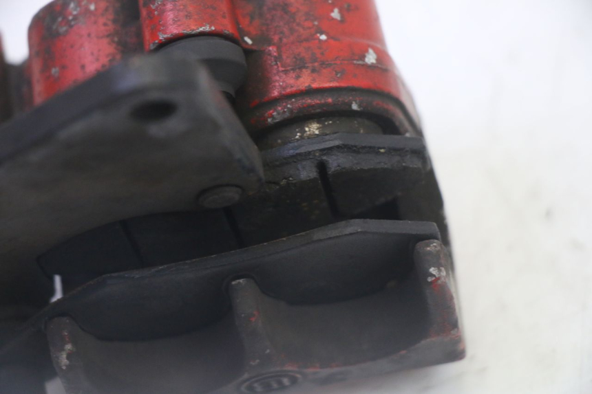 photo de VORDERER BREMSSATTEL SYM CROX 4T 50 (2016 - 2023) - Details der Befestigungspunkte