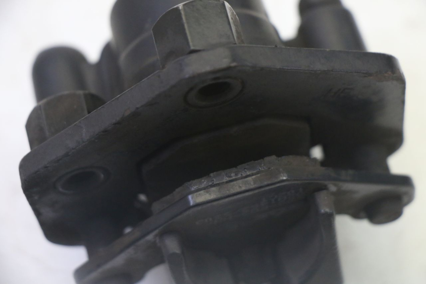 photo de VORDERER BREMSSATTEL PEUGEOT ELYSTAR 50 (2002 - 2014) - Details der Befestigungspunkte