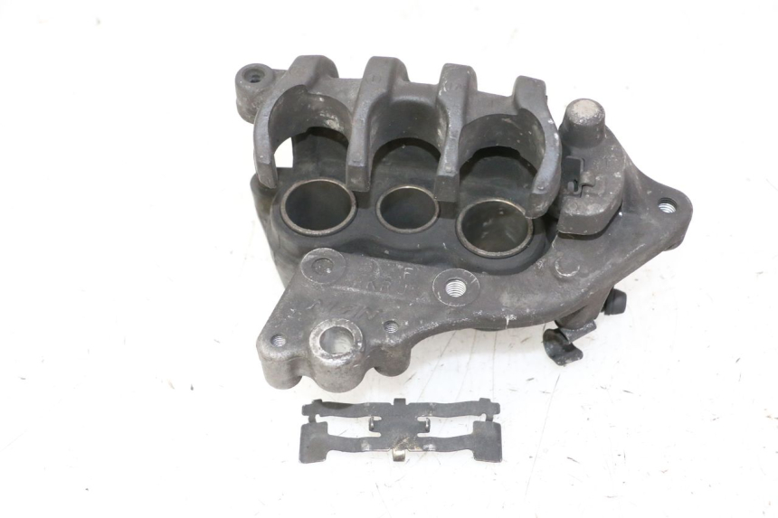 photo de VORDERER BREMSSATTEL HONDA FES S-WING SWING ABS 125 (2007 - 2015) - Details der Befestigungspunkte