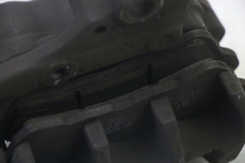 photo de VORDERER BREMSSATTEL HONDA FES S-WING SWING ABS 125 (2007 - 2015) - Details der Befestigungspunkte