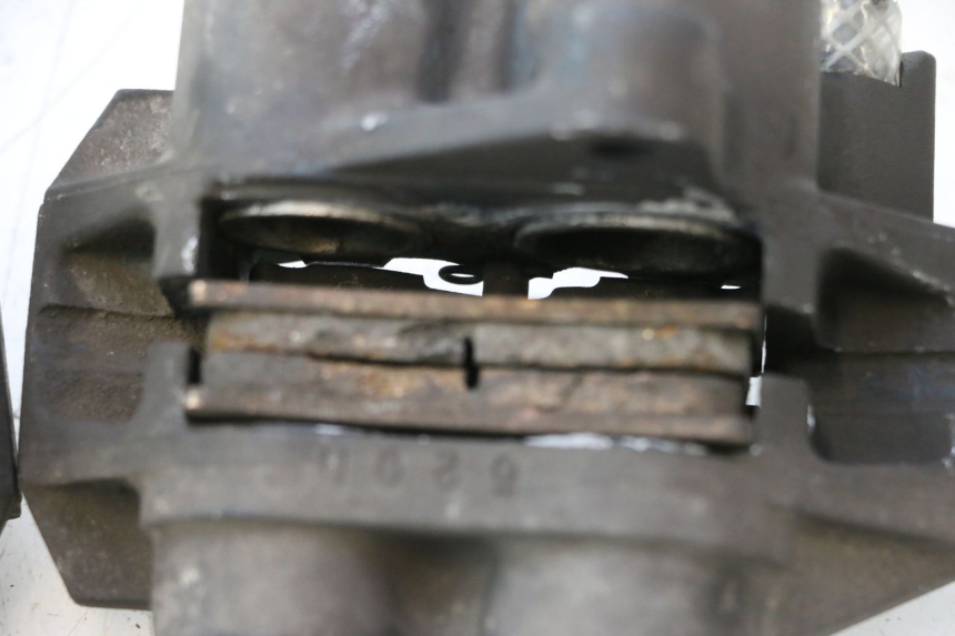 photo de BREMSZANGE VORNE YAMAHA FJR 1300 (2001 - 2005) - Alternative Perspektive