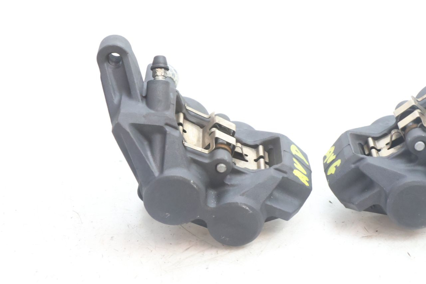photo de BREMSZANGE VORNE YAMAHA FZ8 800 (2010 - 2016) - Oberflächenzustand und Material