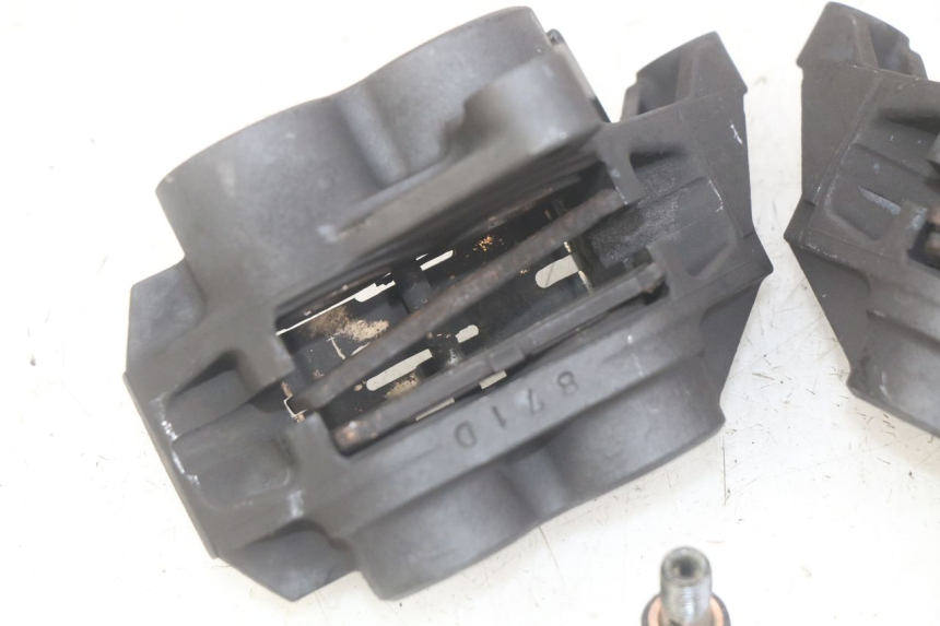 photo de VORDERER BREMSSATTEL YAMAHA FZS FAZER 600 (1998 - 2001) - Detailansicht des Bauteils