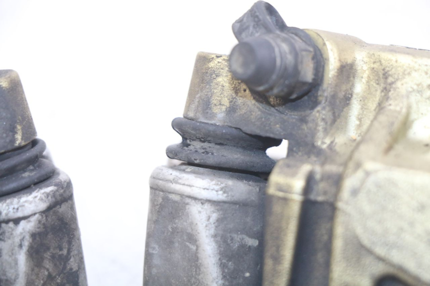 photo de VORDERER BREMSSATTEL GILERA GP 800 (2007 - 2013) - Details der Befestigungspunkte