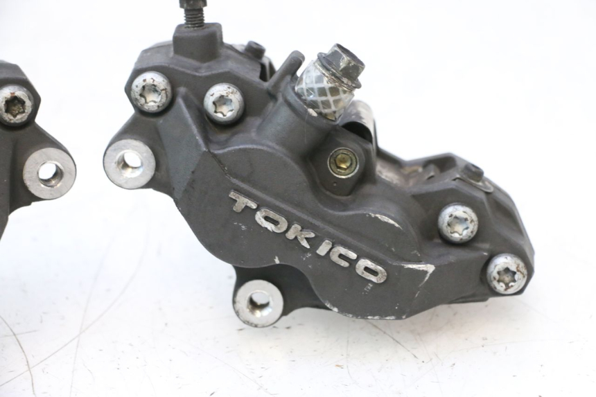 photo de BREMSZANGE VORNE SUZUKI GSR 600 (2005 - 2012) - Kennzeichnungen und Originalreferenzen