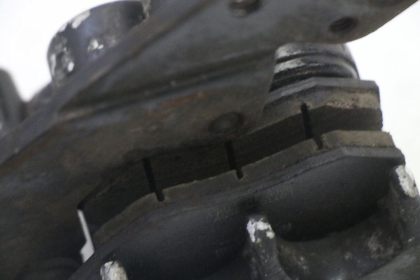 photo de VORDERER BREMSSATTEL SYM JET 14 4T 50 (2018 - 2022) - Details der Befestigungspunkte