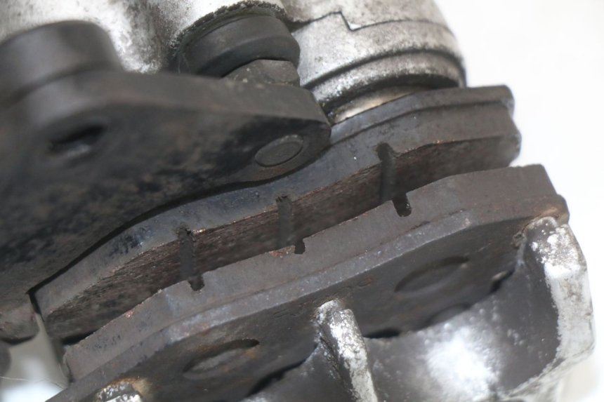 photo de BREMSZANGE VORNE JINLUN JL HIGHLANDER 125 (2007 - 2015) - Details der Befestigungspunkte