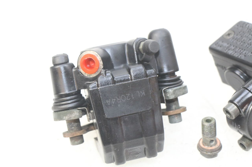 photo de VORDERER BREMSSATTEL PEUGEOT KISBEE 4T 50 (2010 - 2017) - Details der Befestigungspunkte