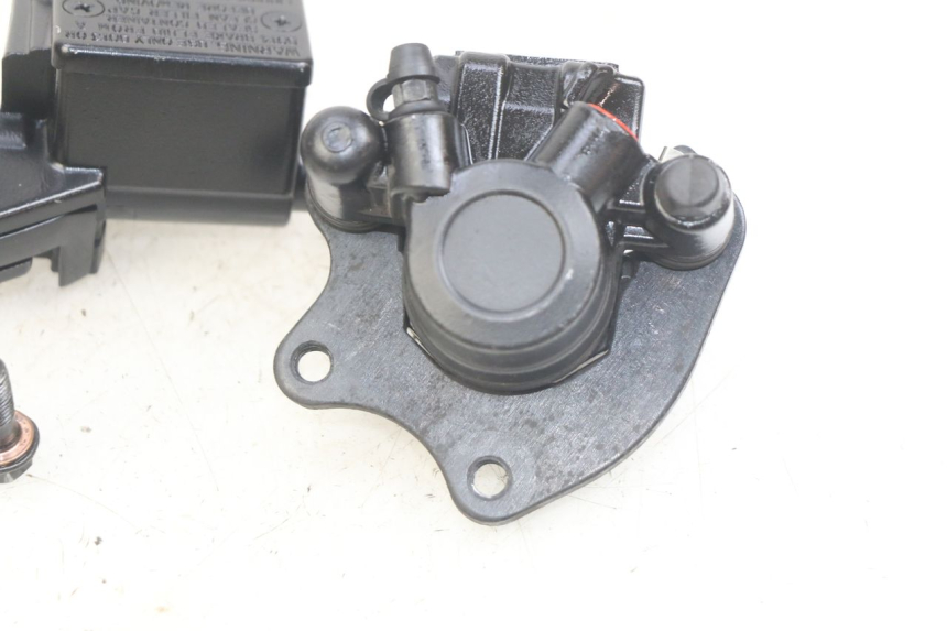 photo de VORDERER BREMSSATTEL PEUGEOT KISBEE 4T 50 (2018 - 2022) - Details der Befestigungspunkte