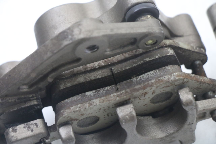 photo de BREMSZANGE VORNE KYMCO XCITING 500 (2007 - 2010) - Details der Befestigungspunkte