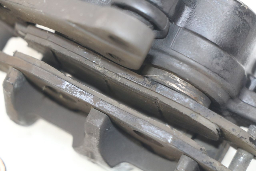 photo de VORDERER BREMSSATTEL PIAGGIO LIBERTY IGET S 125 (2016 - 2020) - Zoom auf Gebrauchszustand